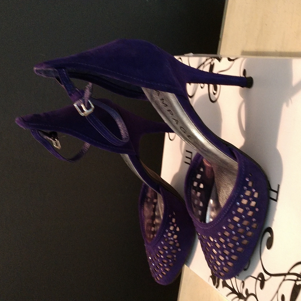 Purple  embellished  pump